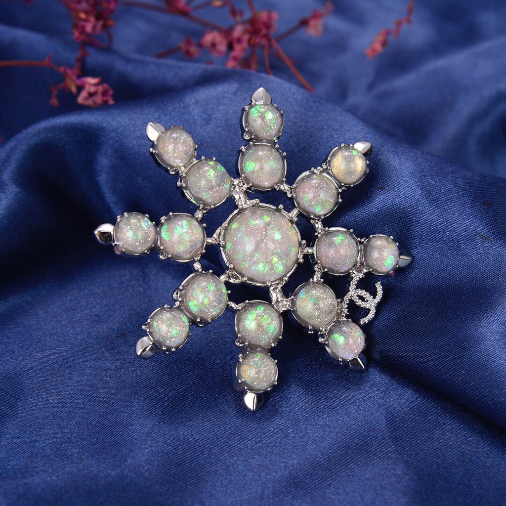 18K  Chanel Flower Crystals Brooch